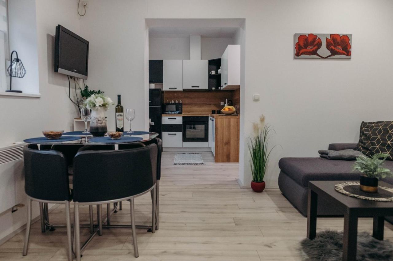 Holy Appartement Ðakovo Buitenkant foto