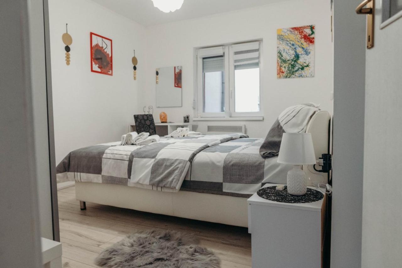 Holy Appartement Ðakovo Buitenkant foto