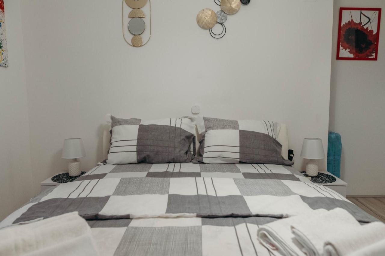 Holy Appartement Ðakovo Buitenkant foto